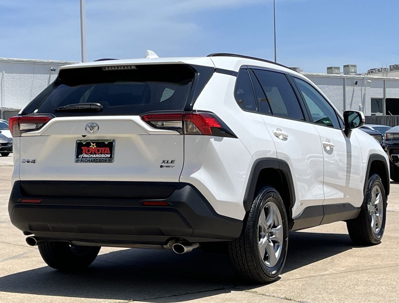 Used 2025 Toyota RAV4 XLE AWD/4WD image 4