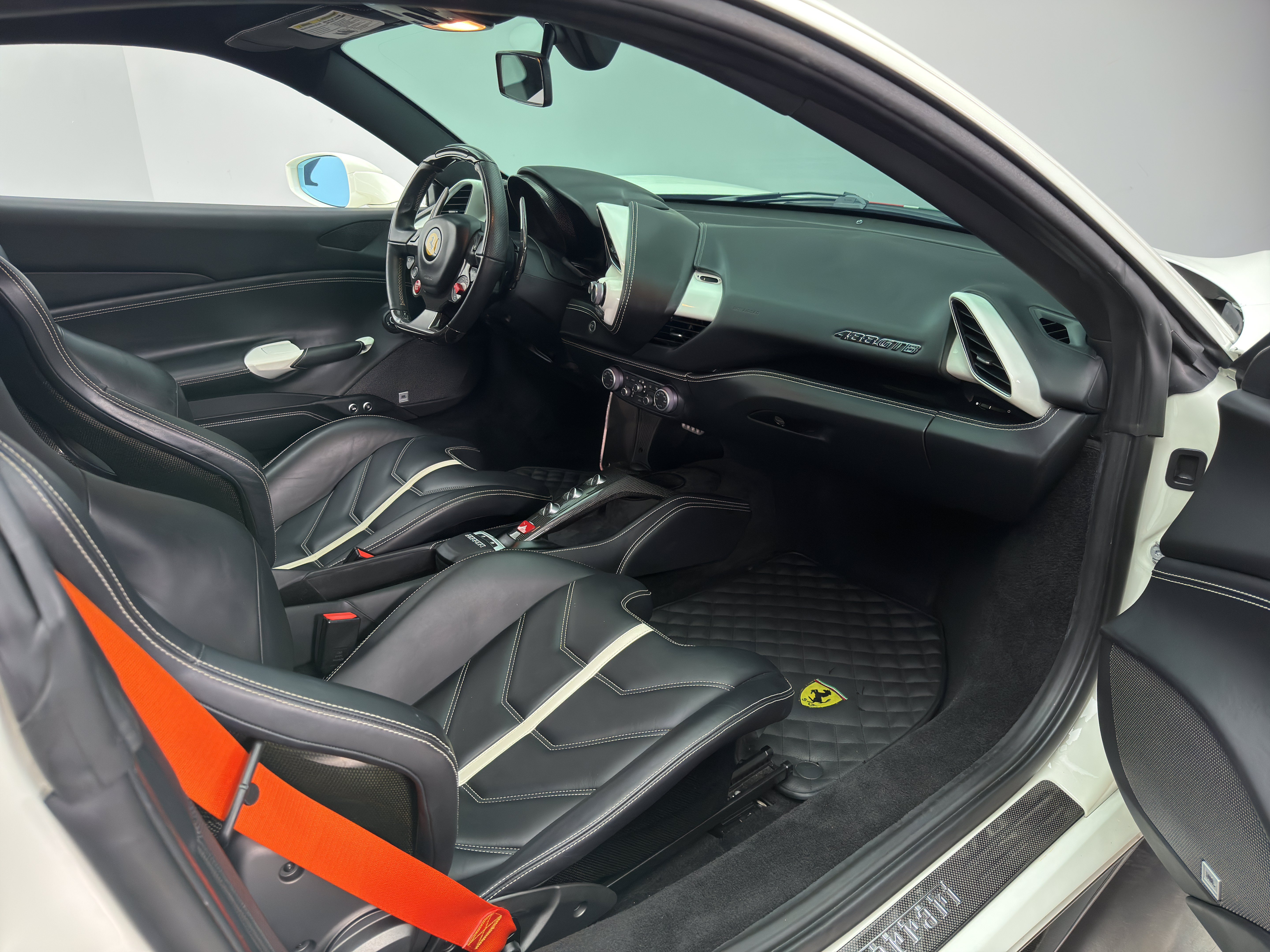 Used 2016 Ferrari 488 GTB RWD image 18