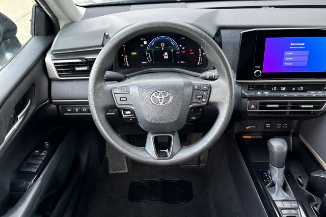 Used 2025 Toyota Camry LE FWD image 18