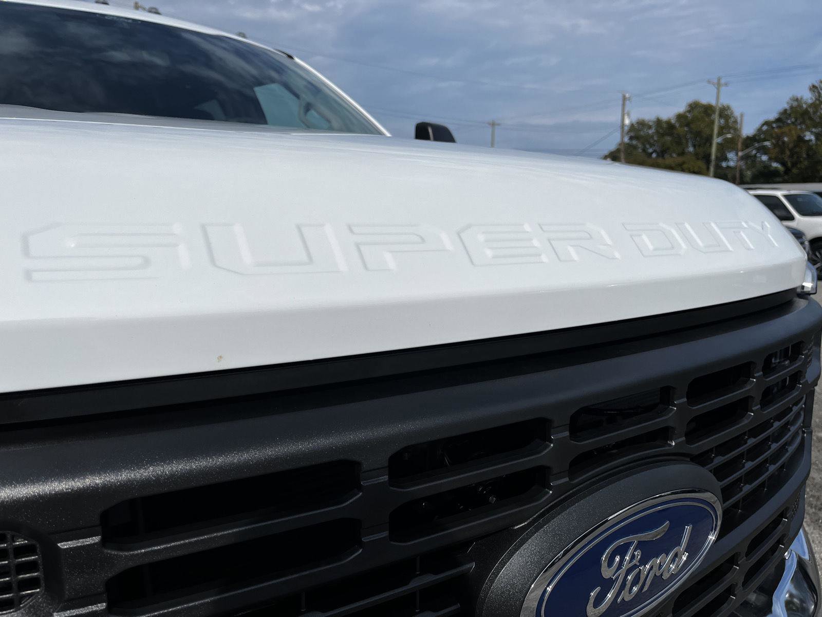 New 2026 Ford F250 XL w/ XL Chrome Package image 4
