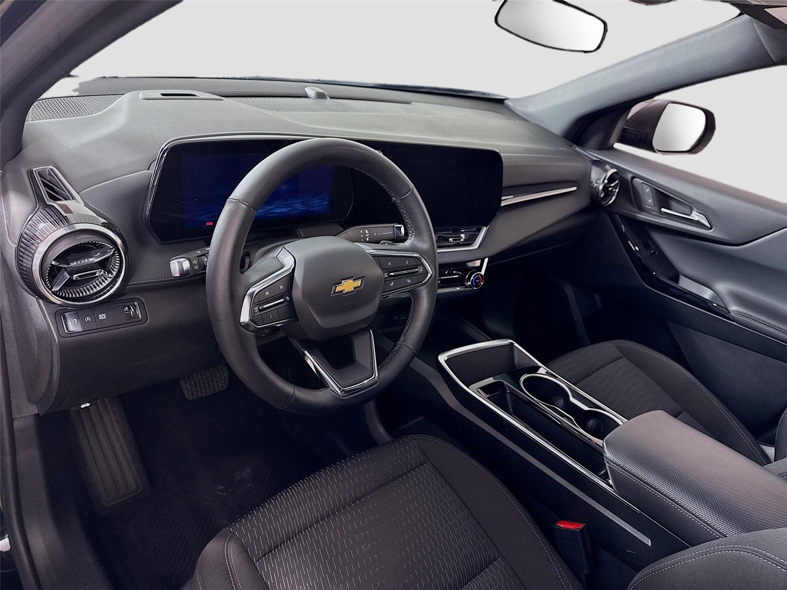 Used 2025 Chevrolet Equinox LT image 3