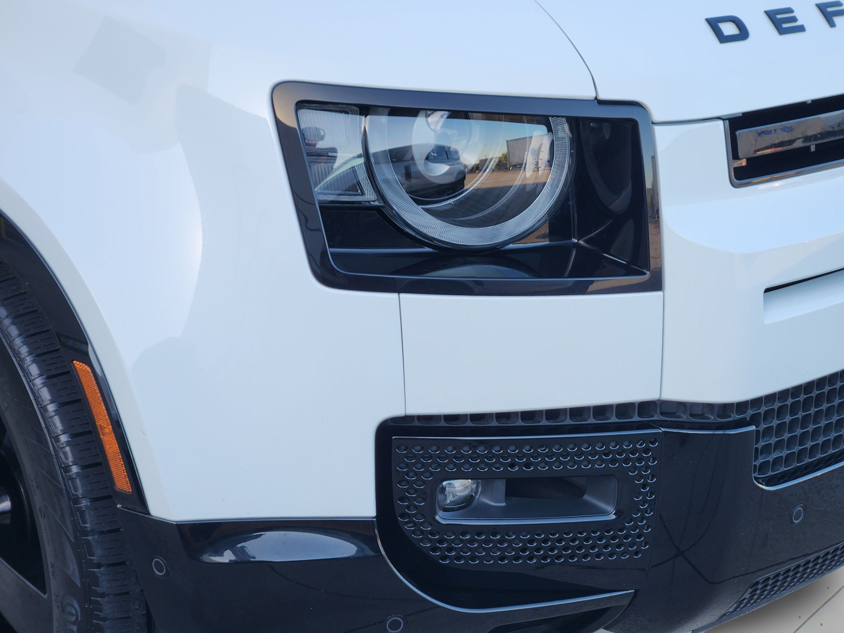 Certified 2024 Land Rover Defender 110 X-Dynamic SE AWD/4WD image 34