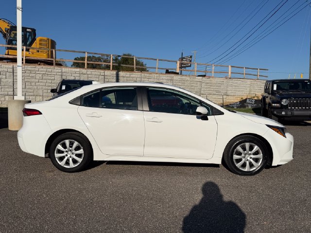 Used 2025 Toyota Corolla LE FWD image 6