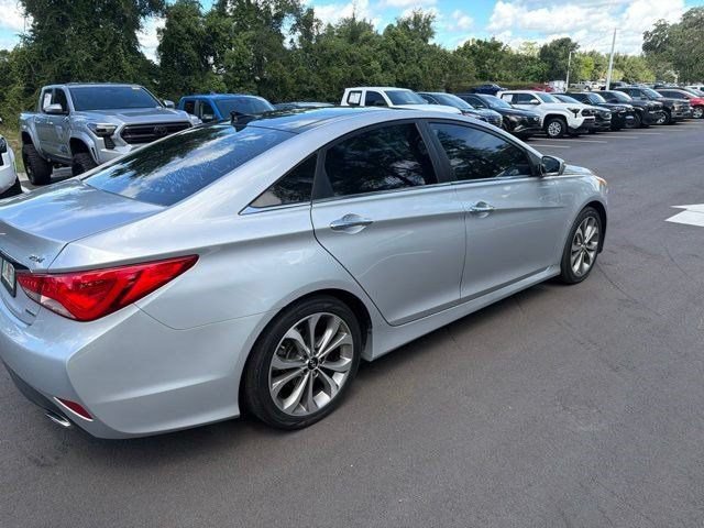 Used 2014 Hyundai Sonata Limited w/ Technology Package 06 FWD image 10