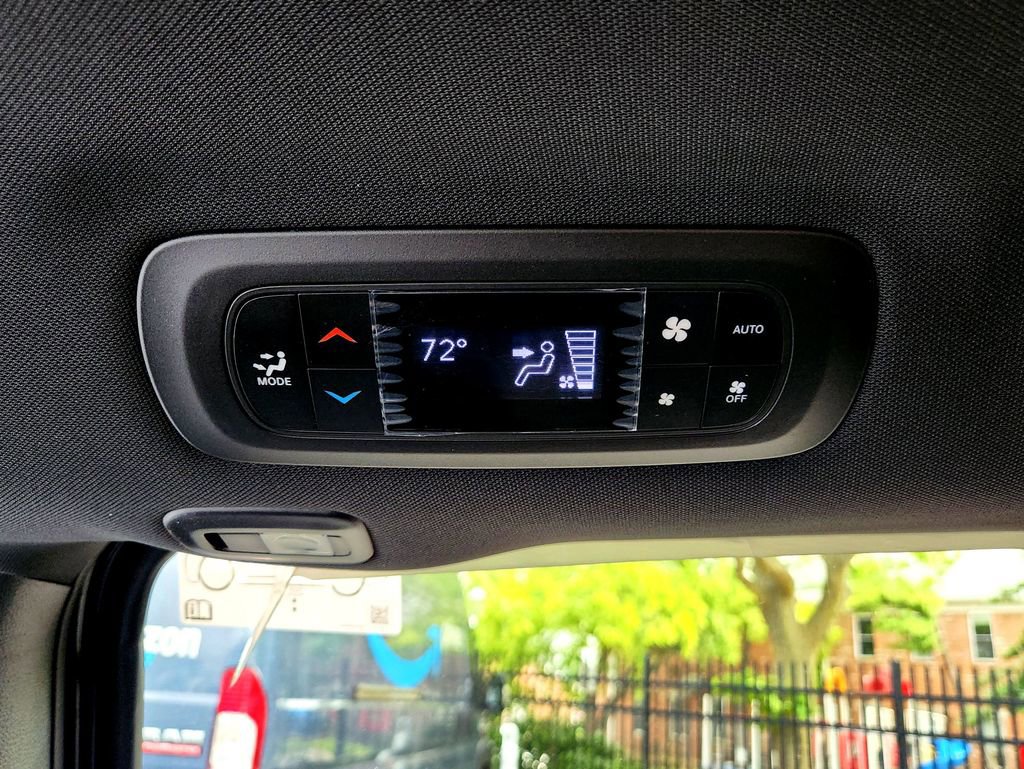 New 2025 Chrysler Pacifica Select w/ Uconnect Theater Family Group image 32