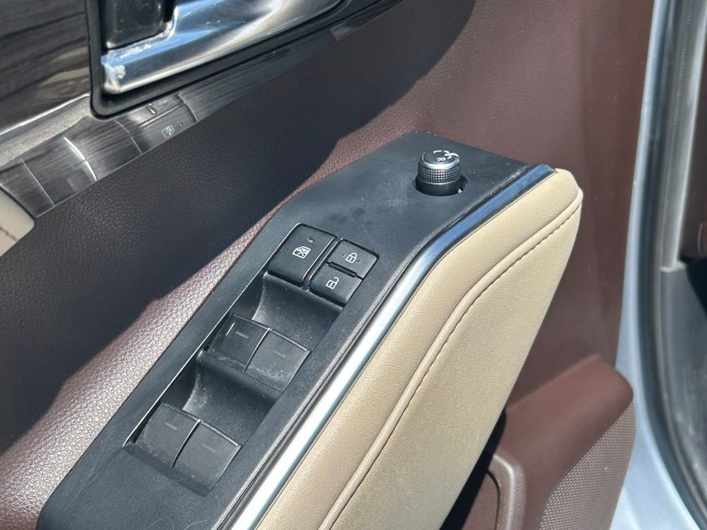 Used 2021 Toyota Highlander Limited FWD image 28