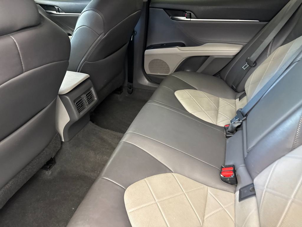 Used 2018 Toyota Camry XLE image 11