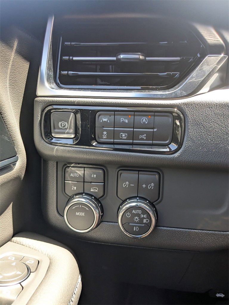 New 2025 GMC Yukon XL Denali w/ Sun & Power Step Package image 23