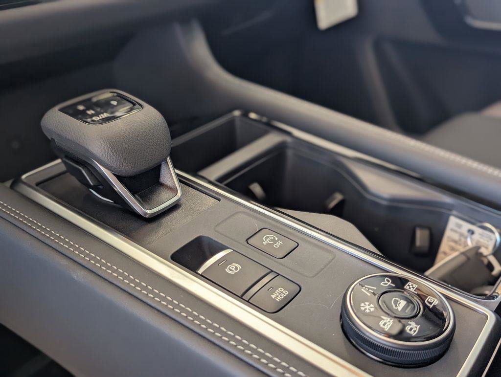 New 2026 Nissan Pathfinder Platinum AWD/4WD image 16