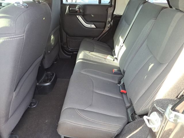 Used 2017 Jeep Wrangler Unlimited Sahara image 9