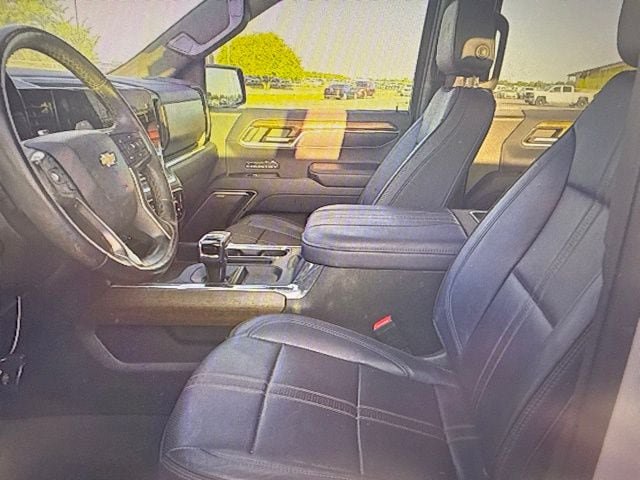 Used 2023 Chevrolet Silverado 1500 High Country w/ Technology Package AWD/4WD image 6