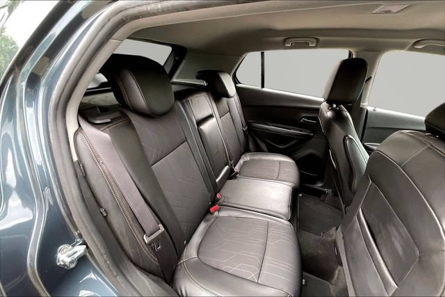 Used 2022 Chevrolet Trax LT w/ LT Convenience Package FWD image 17