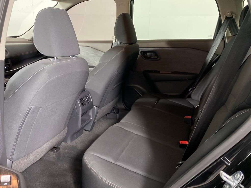 Used 2023 Nissan Rogue S image 25