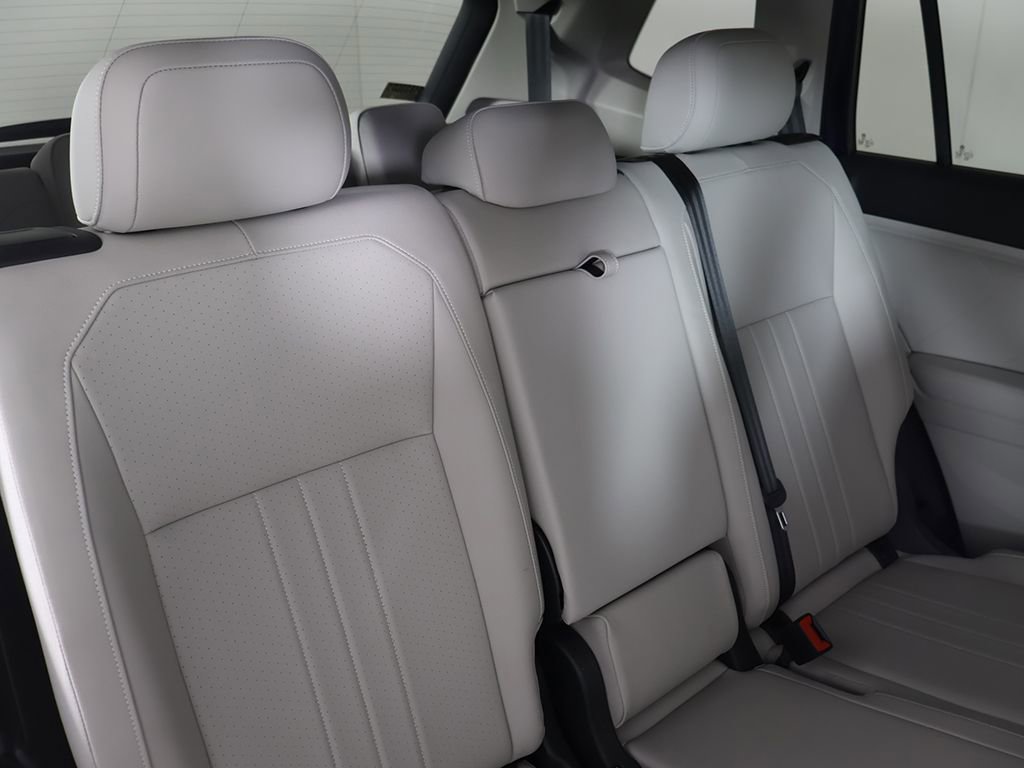 Used 2023 Volkswagen Tiguan SE image 33