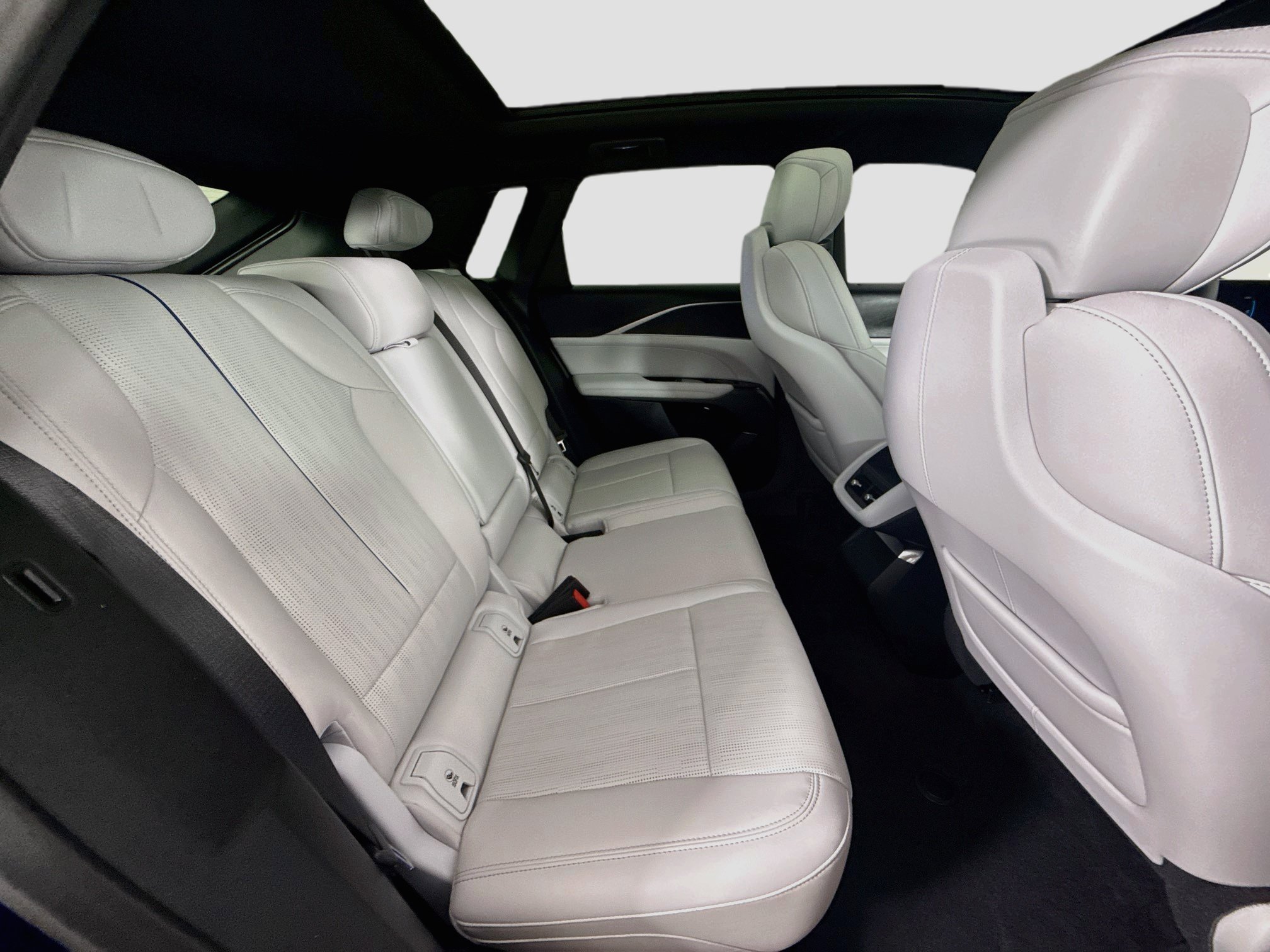 Used 2025 Cadillac Lyriq Sport RWD image 29