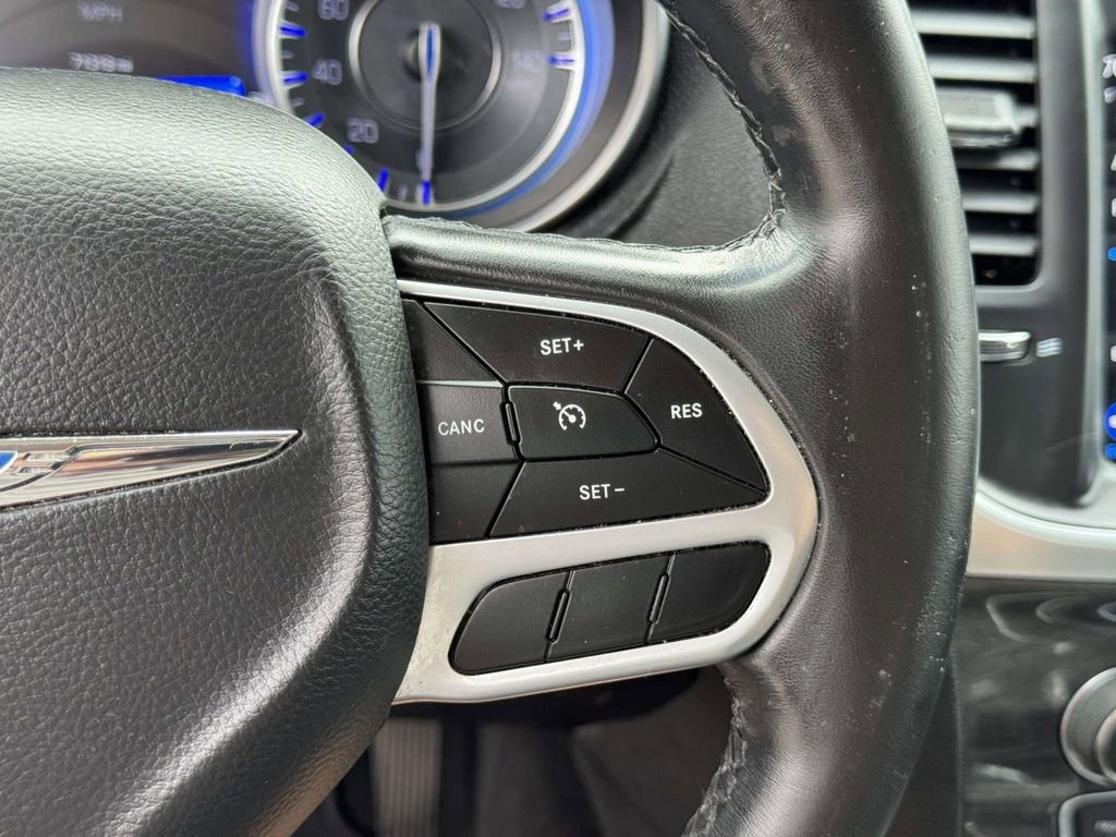 Used 2019 Chrysler 300 Touring w/ Chrome Appearance Package image 12