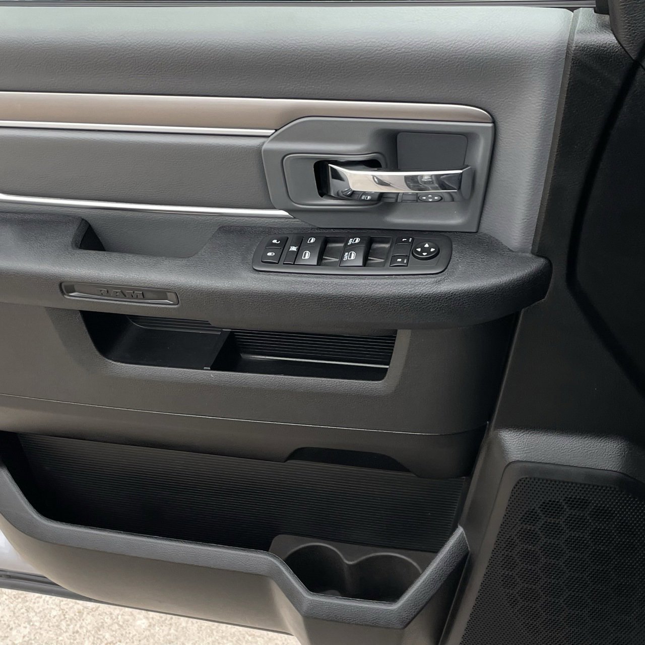 Used 2024 RAM 1500 Classic SLT image 18