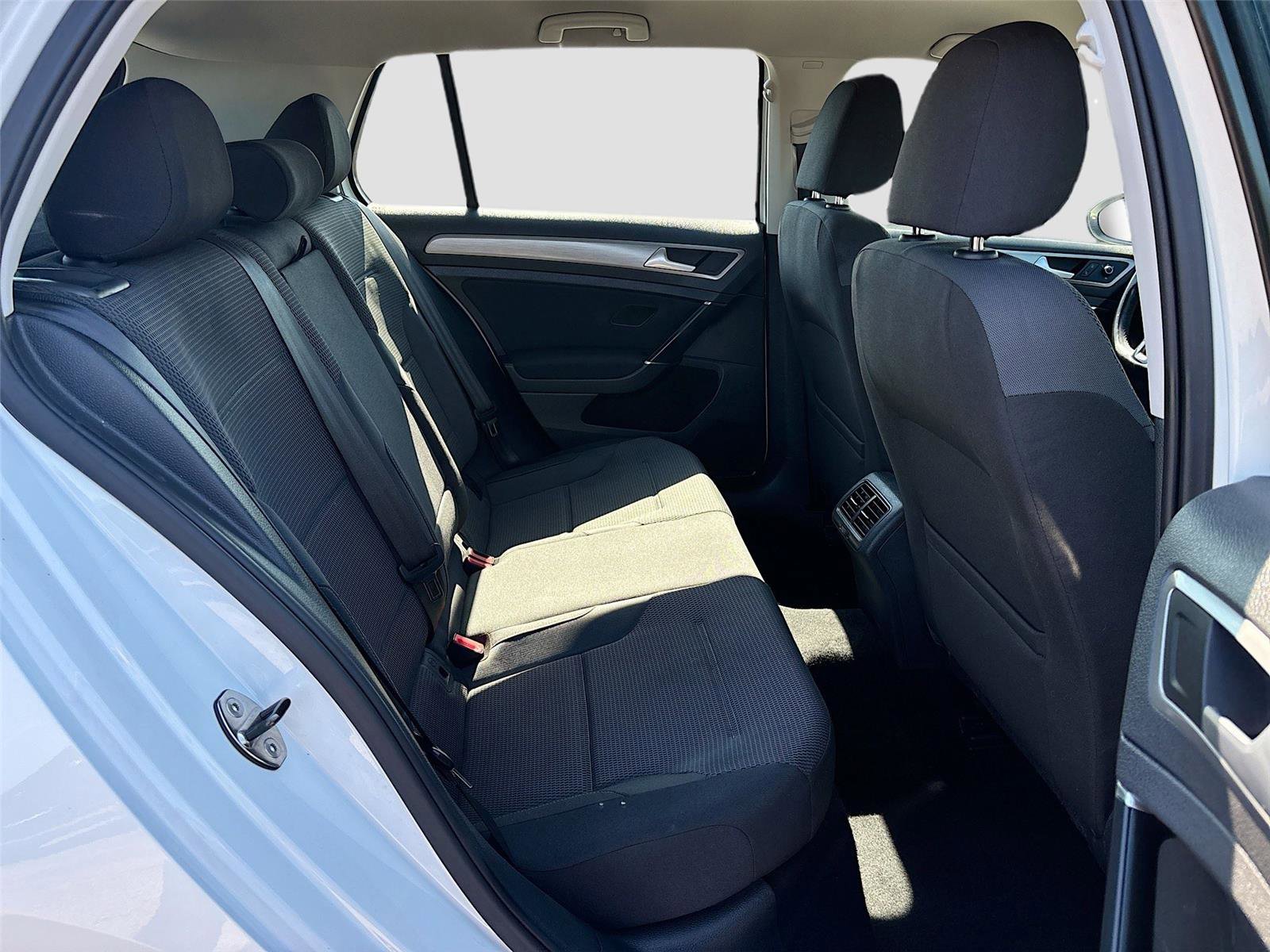 Used 2016 Volkswagen Golf S FWD image 25