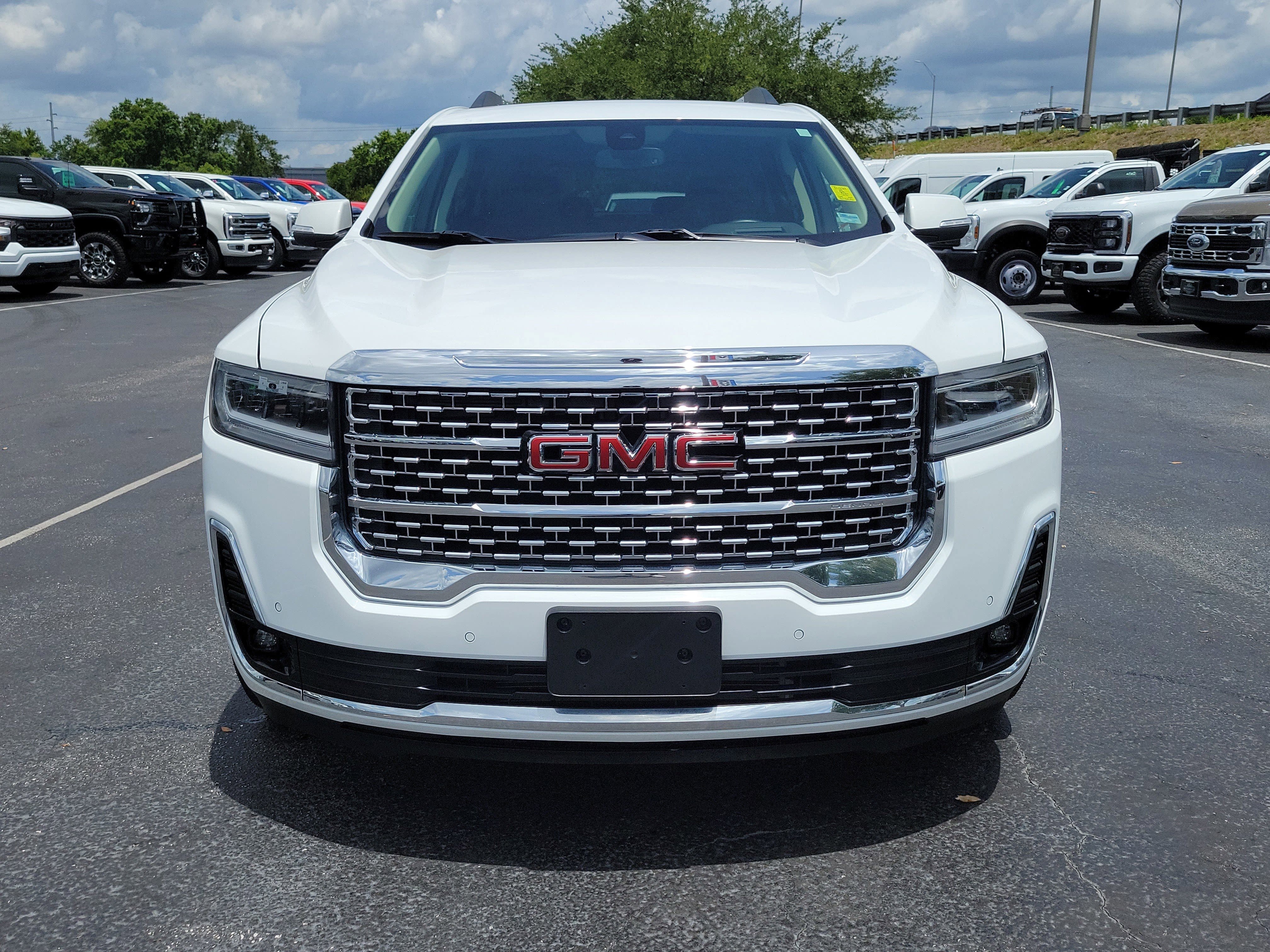 Used 2023 GMC Acadia Denali AWD/4WD image 2