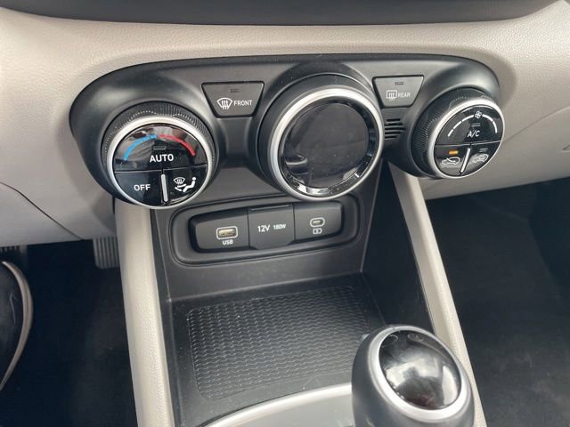 Used 2025 Hyundai Venue SEL FWD image 10
