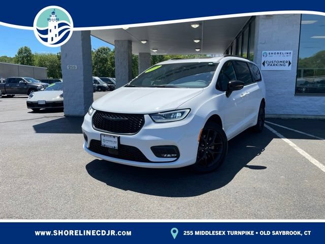 Used 2025 Chrysler Pacifica Limited AWD/4WD image 1
