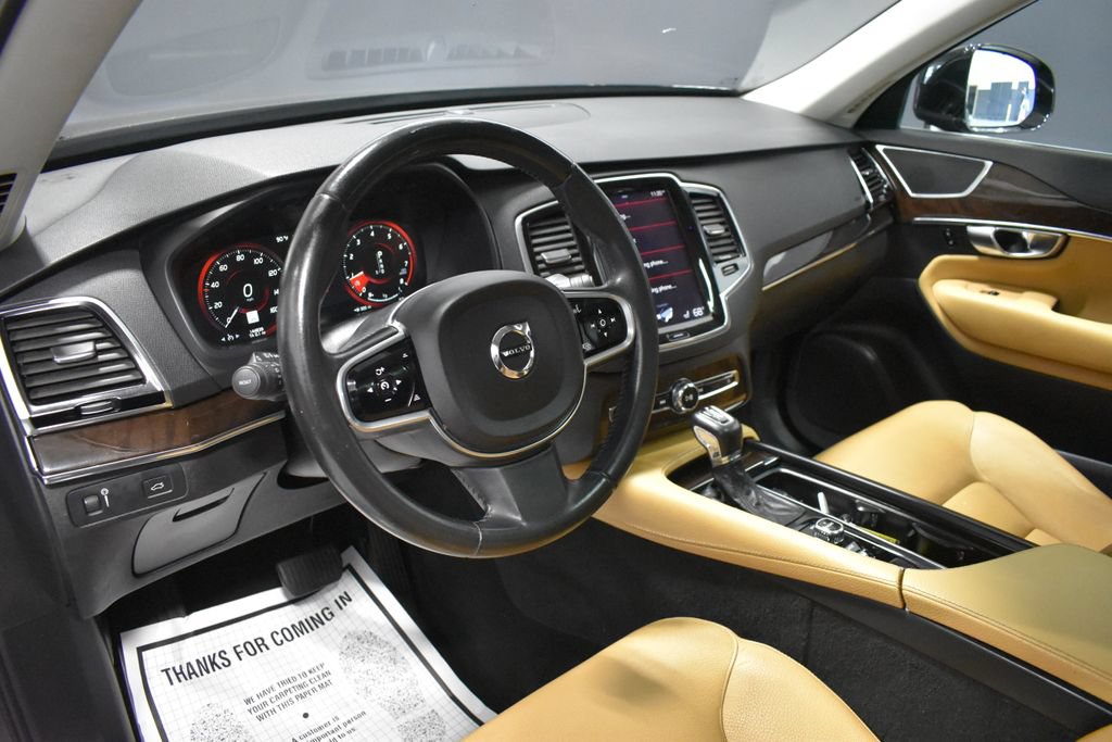 Used 2016 Volvo XC90 T6 Momentum w/ Momentum Plus Package AWD/4WD image 4