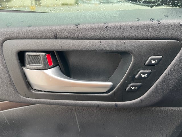Used 2014 Toyota Highlander Limited Platinum AWD/4WD image 29