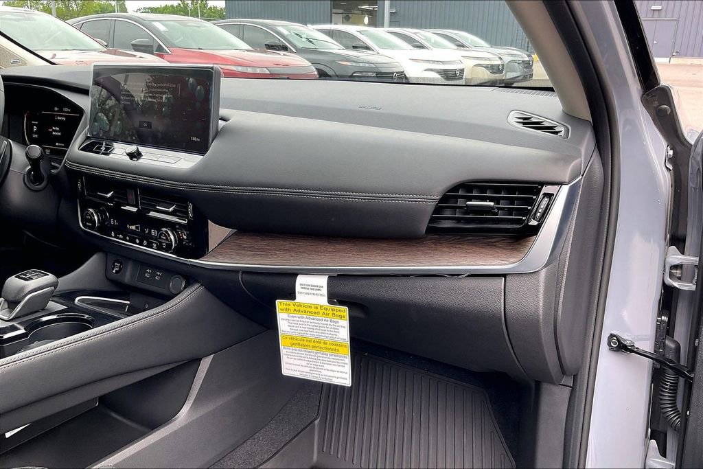 Used 2025 Nissan Rogue Platinum AWD/4WD image 22