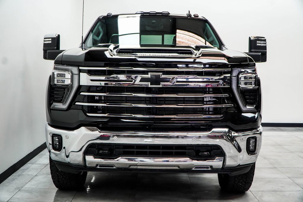 Used 2024 Chevrolet Silverado 3500 LTZ w/ LTZ Premium Package image 3