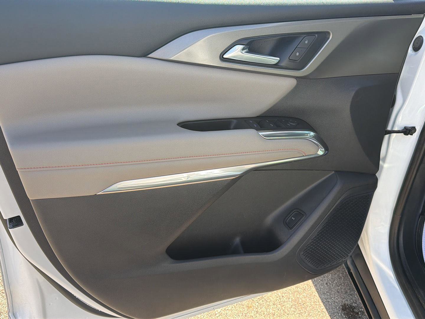 Used 2024 Chevrolet Traverse LT w/ Midnight/Sport Edition image 13