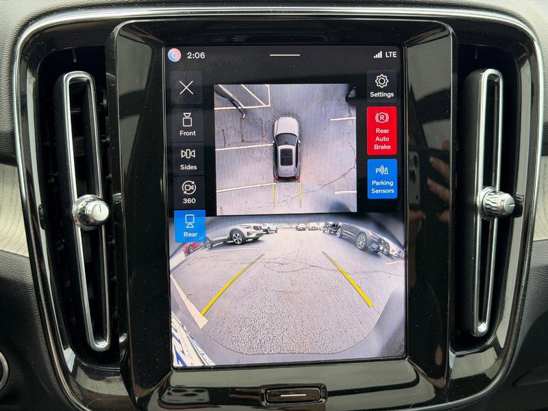 Certified 2025 Volvo XC40 B5 Plus AWD/4WD image 22