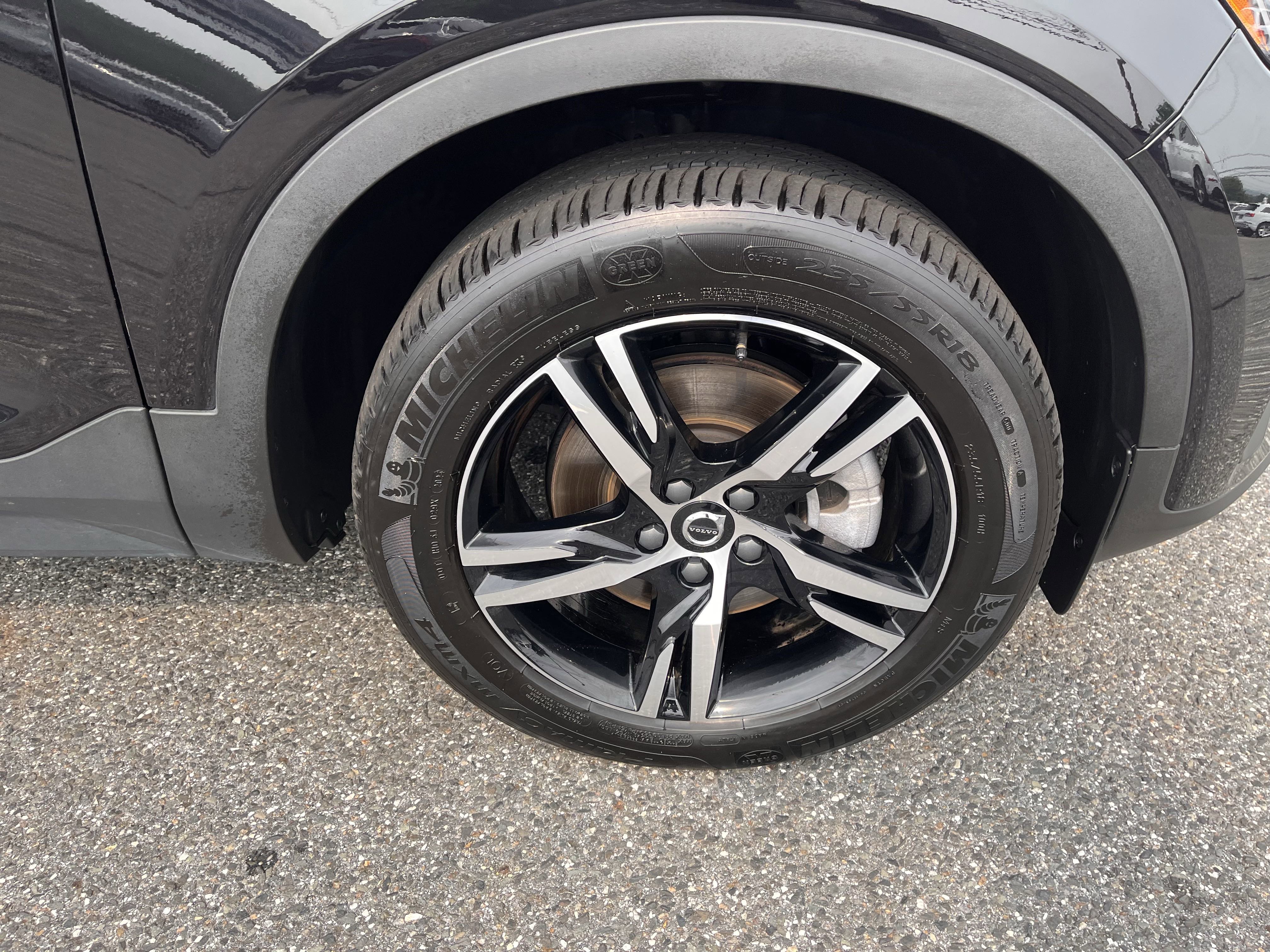 Certified 2025 Volvo XC40 B5 Core image 5