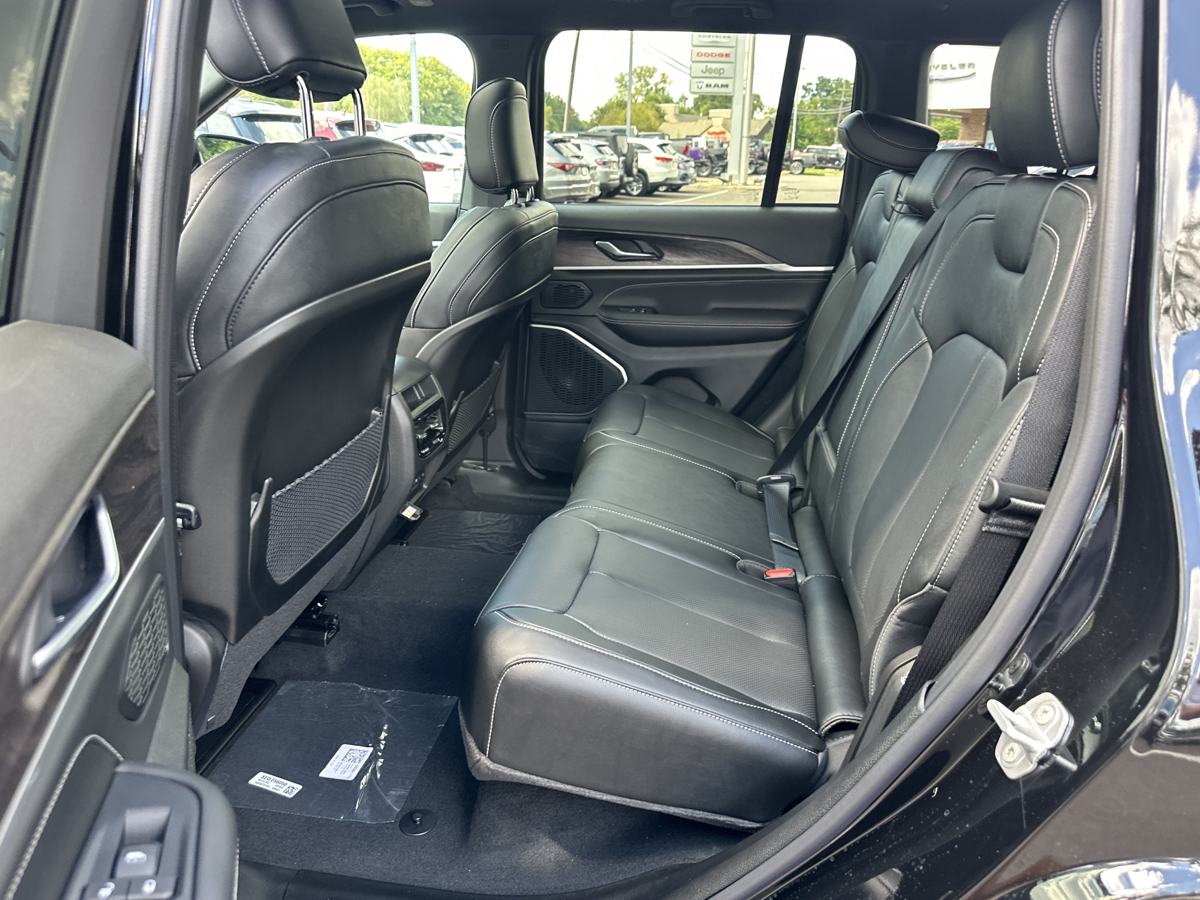 New 2027 Jeep Grand Cherokee Limited AWD/4WD image 31