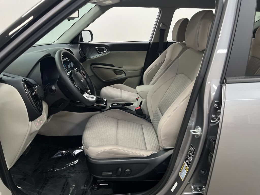 Used 2022 Kia Soul S FWD image 9