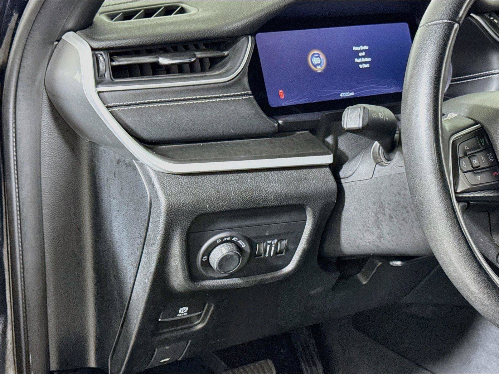 Used 2023 Jeep Grand Cherokee Altitude AWD/4WD image 8