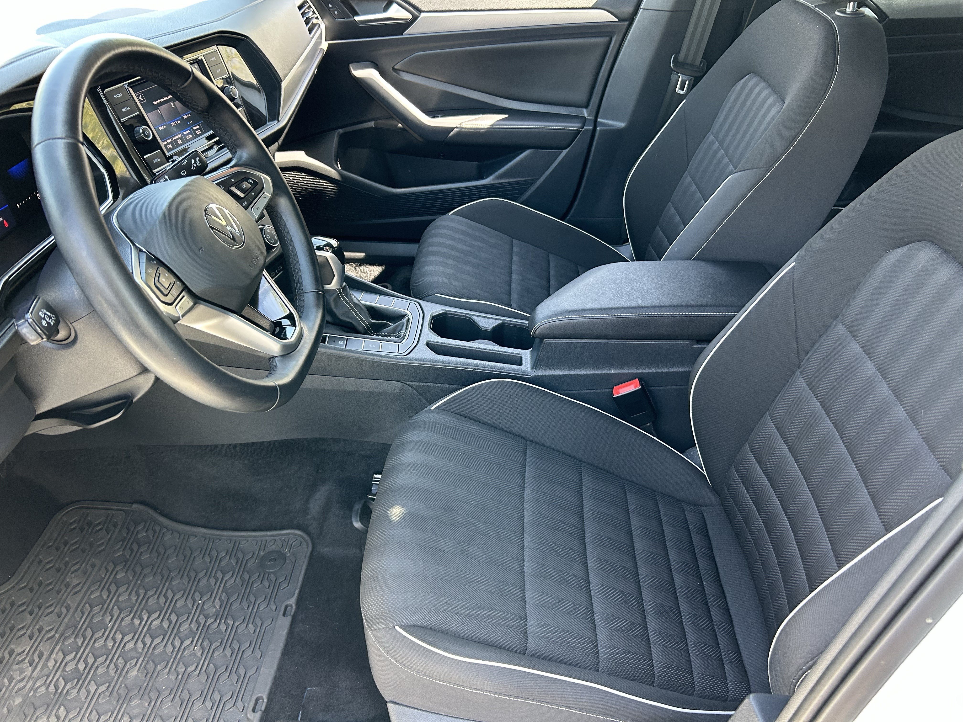 Certified 2022 Volkswagen Jetta Sport FWD image 17