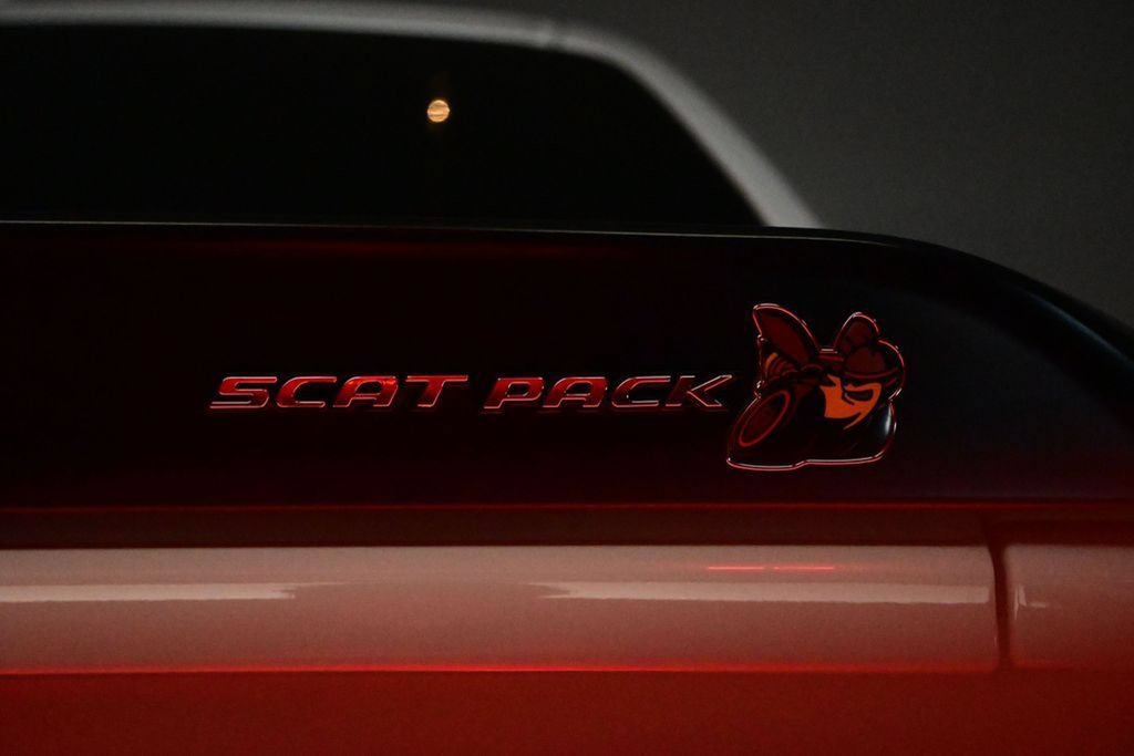 Used 2022 Dodge Challenger R/T Scat Pack w/ Driver Convenience Group RWD image 33