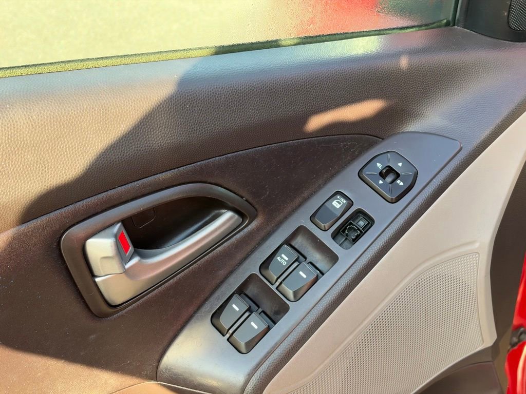Used 2012 Hyundai Tucson Limited w/ Premium Pkg FWD image 12