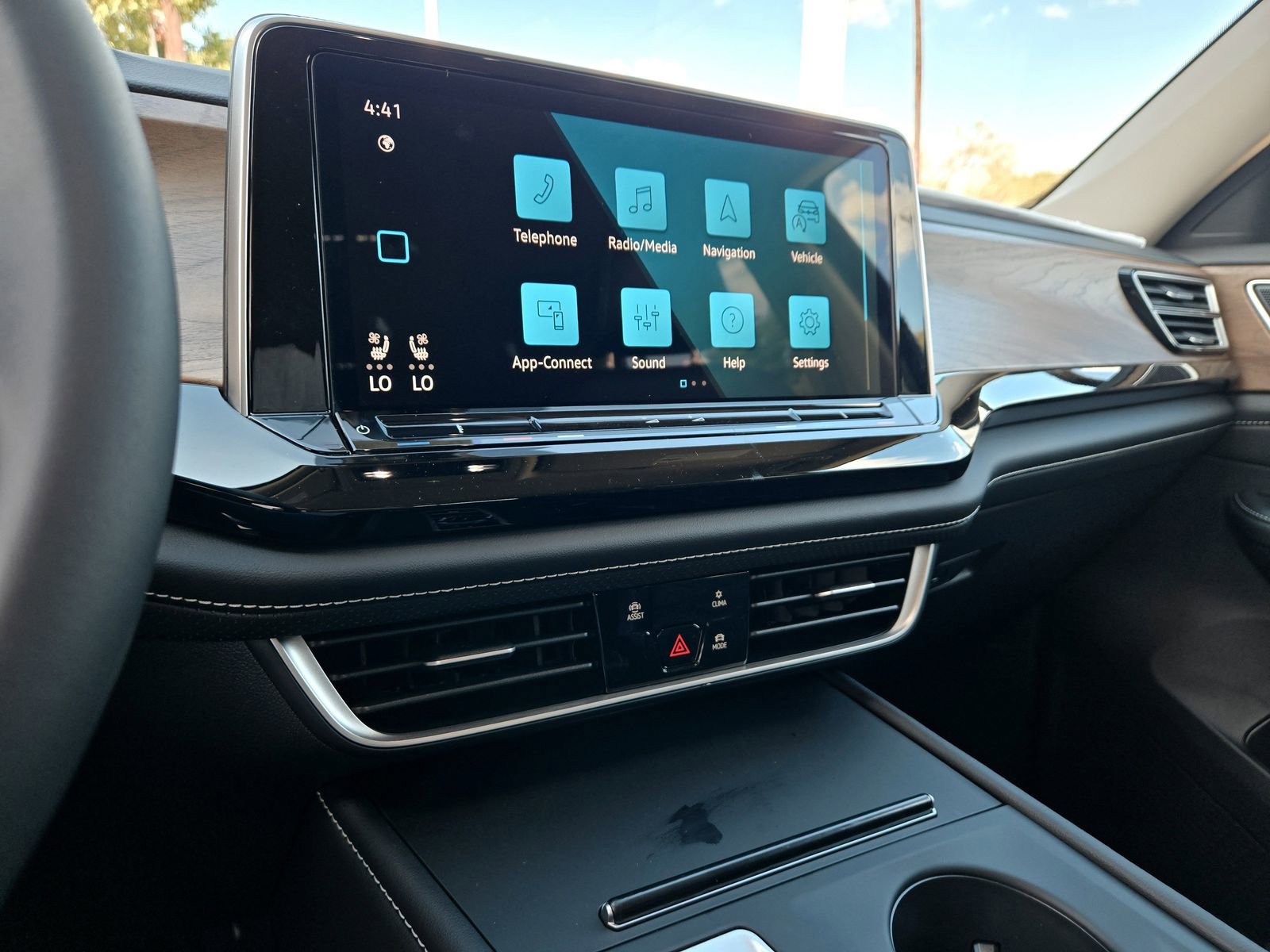 New 2026 Volkswagen Atlas SE image 12