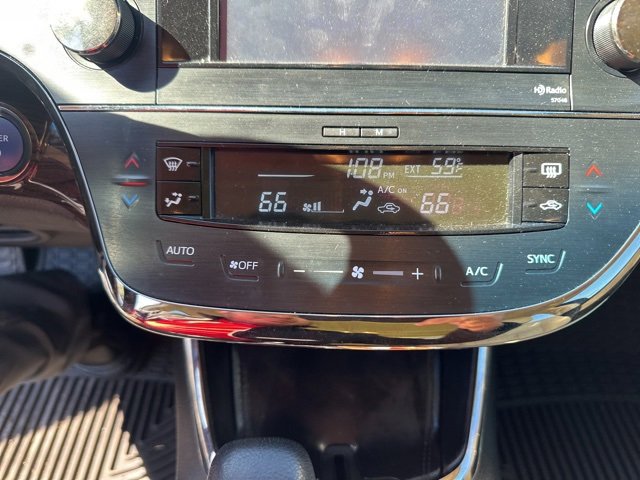 Used 2014 Toyota Avalon Limited image 26