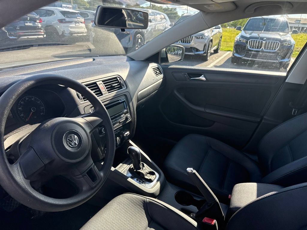 Used 2011 Volkswagen Jetta SE FWD image 9