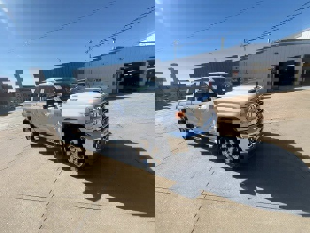 Used 2017 GMC Sierra 2500 SLT w/ Duramax Plus Package image 2