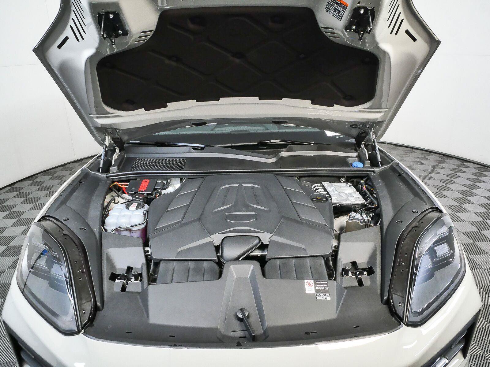 New 2026 Porsche Cayenne AWD/4WD image 34