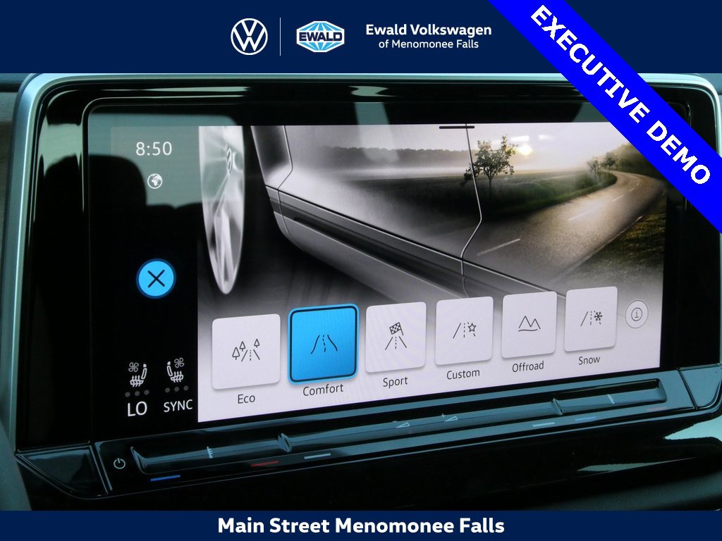 Certified 2025 Volkswagen Atlas SE image 44