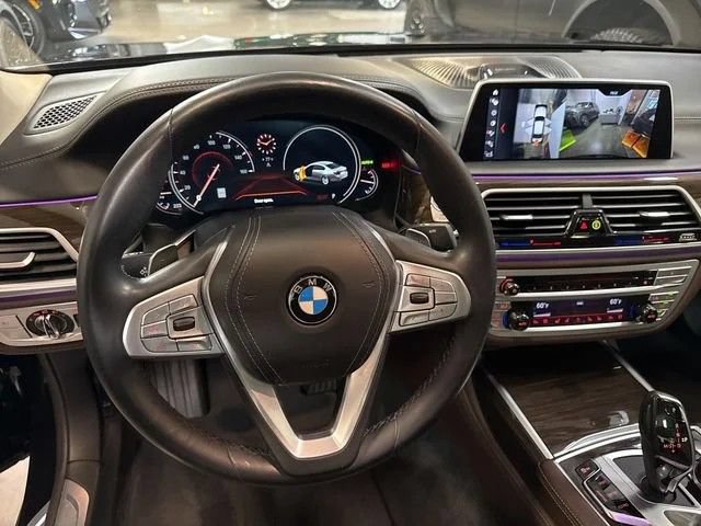 Used 2018 BMW 750i RWD image 17