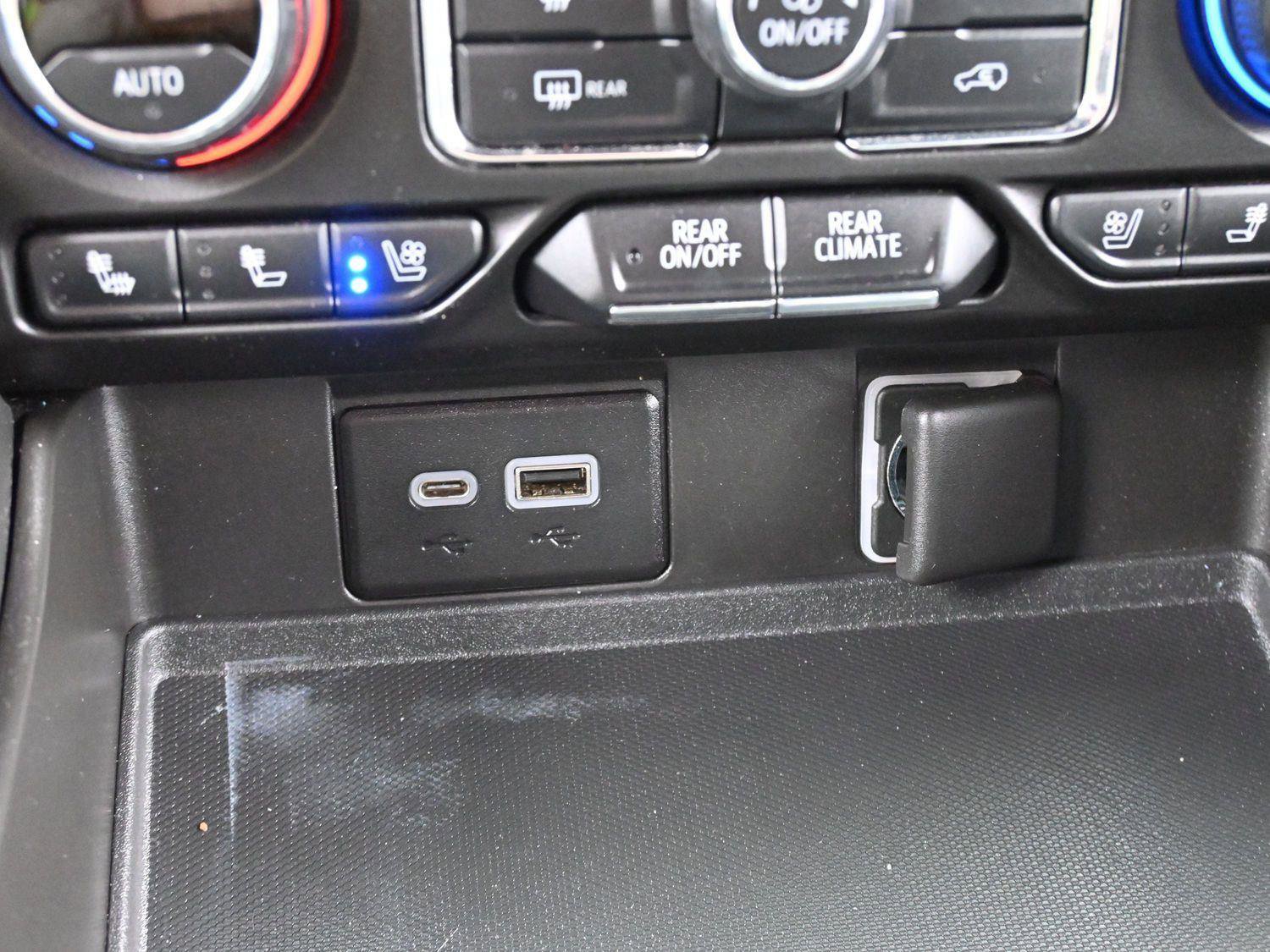 Used 2021 Chevrolet Tahoe Premier w/ Premium Package AWD/4WD image 28