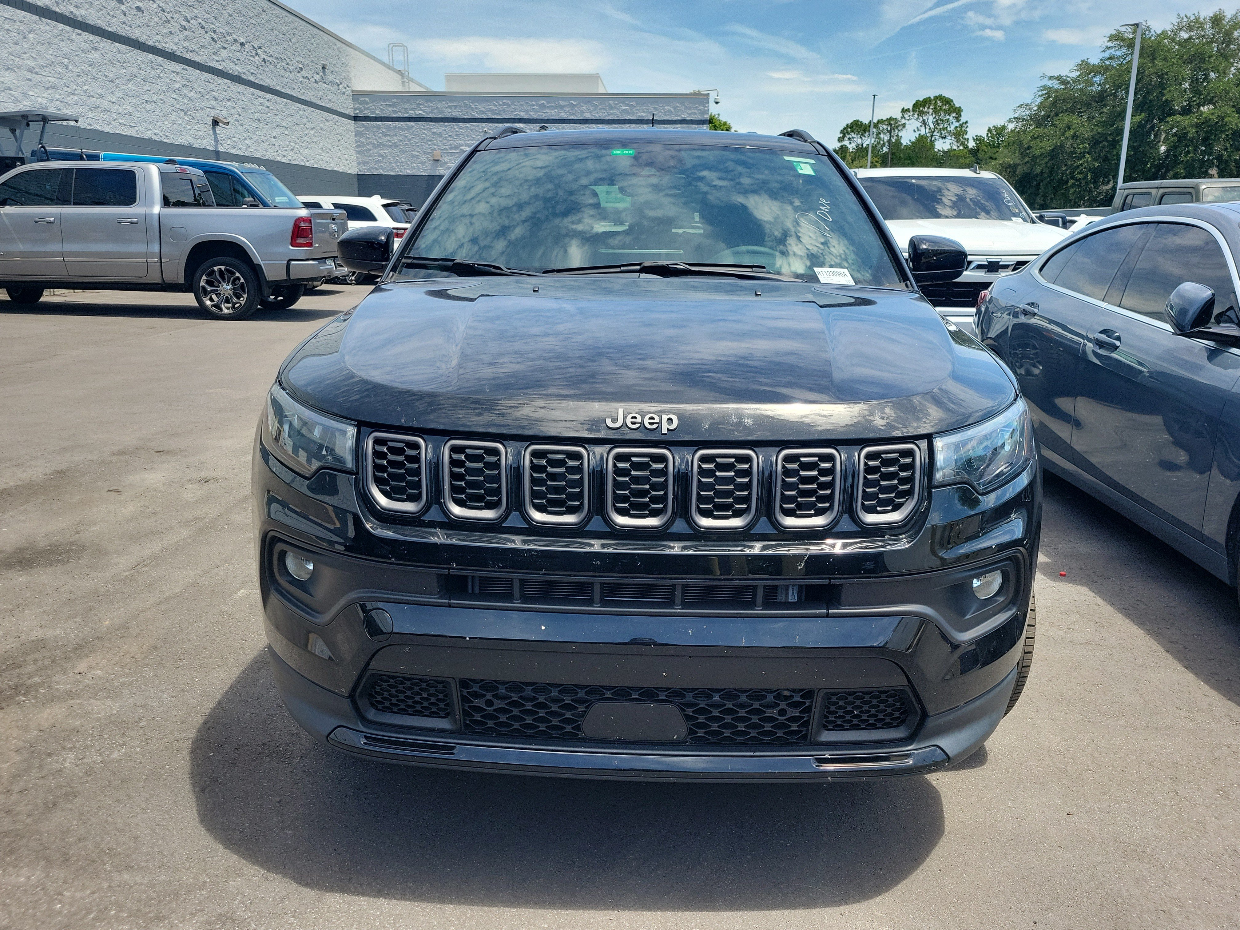 Used 2024 Jeep Compass Latitude w/ Convenience Group AWD/4WD image 2