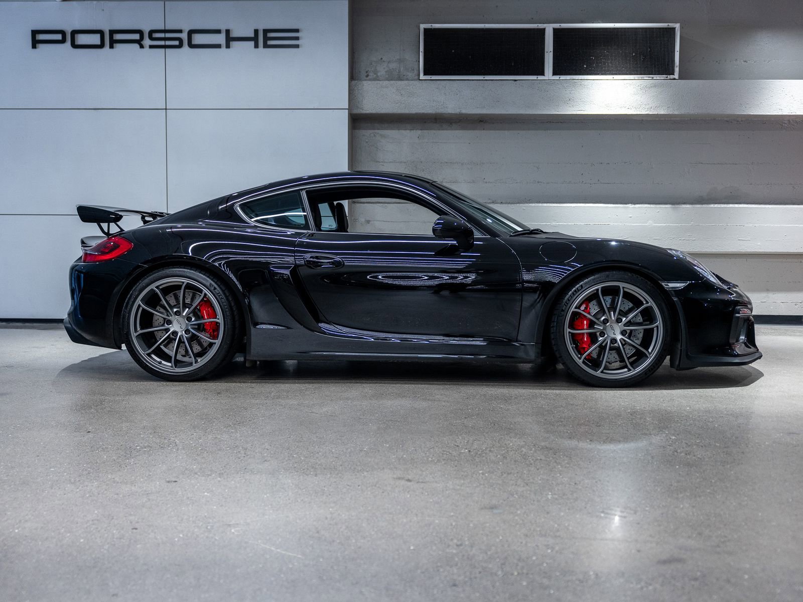 Certified 2016 Porsche Cayman GT4 RWD image 9