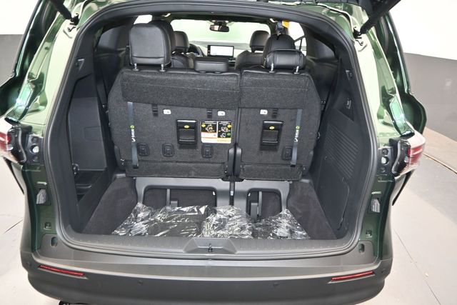 Used 2026 Toyota Sienna XLE Woodland Edition AWD/4WD image 15