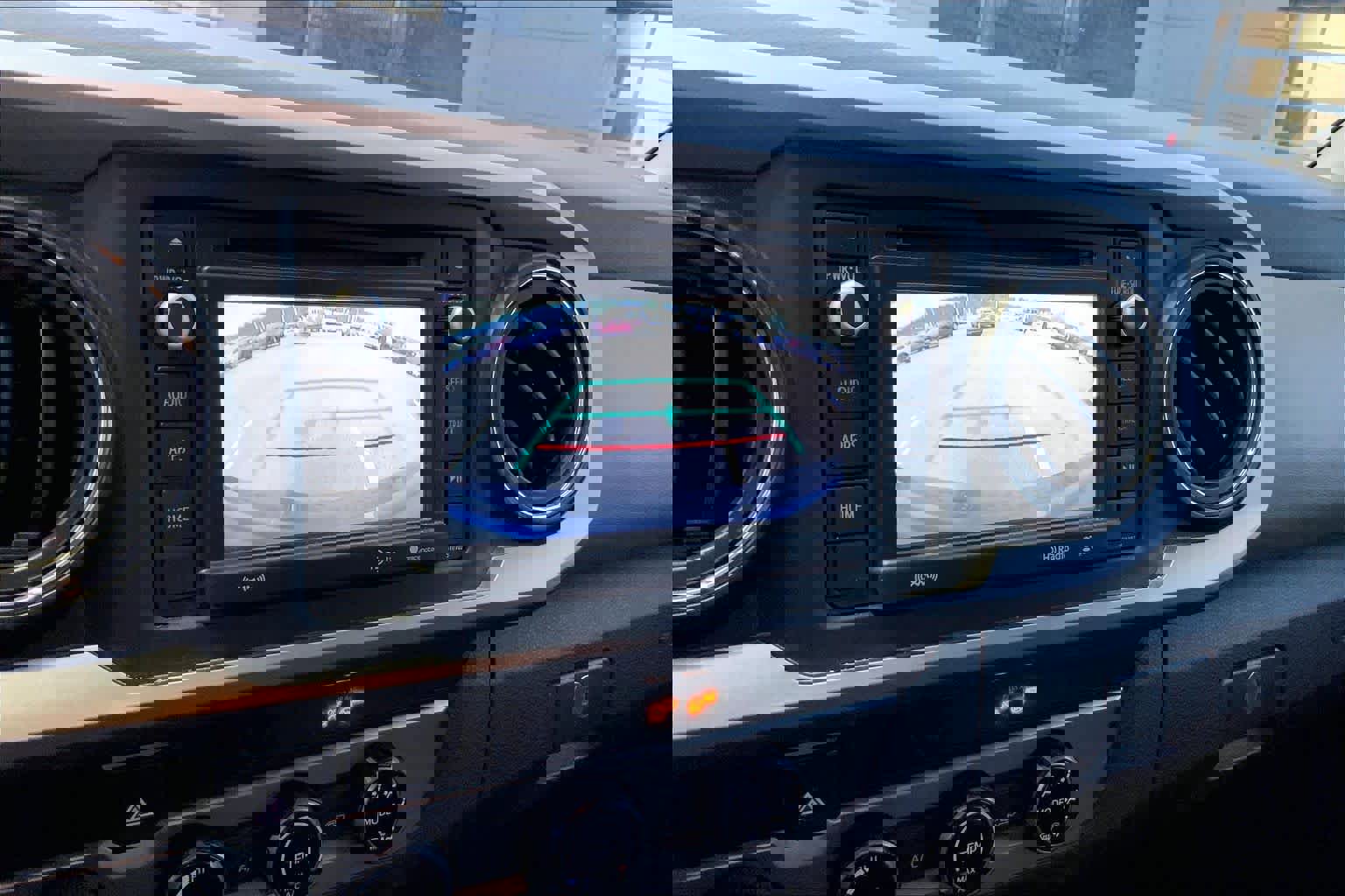 Used 2018 Toyota Tacoma SR5 AWD/4WD image 28